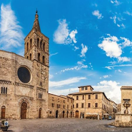 Alloggio Flaminia Con Parcheggio Di Proprieta! Bevagna Exterior photo